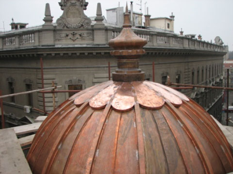 Opšivka kupole sa segmentima, ukrasnim listovima i dekorativnim vrhom. Kupola je prečnika 4 metra.